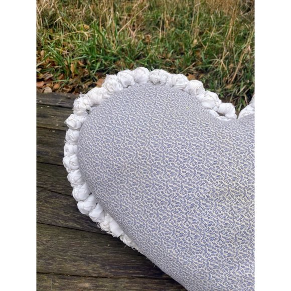 Vintage Heart Shaped Rag Rug Accent Pillow Farmhouse Primitive Red White - Picture 16 of 16